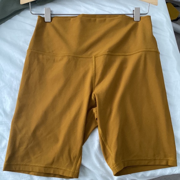 Wunder Train High rise shorts 6” - Picture 3 of 5